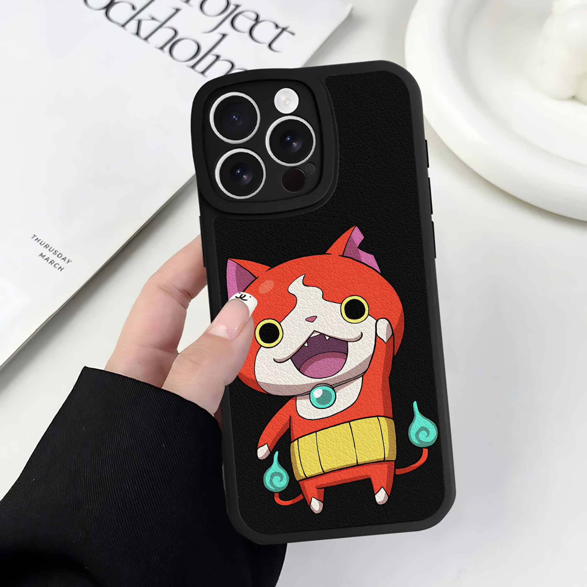 （画像用） 妖怪ウォッチ Yo-kai Watch 【iPhone 16シリーズ対応】シリコンスマホケース（レザー調） 材質：シリコン